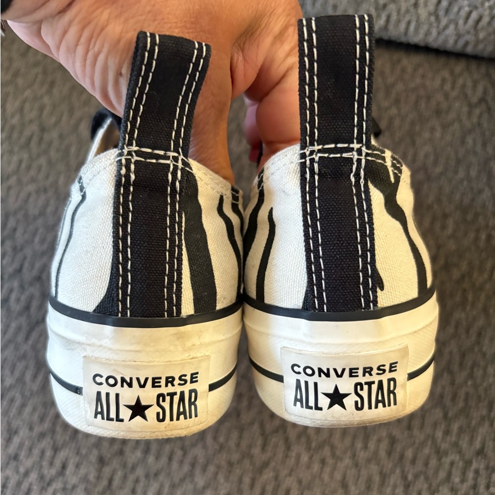Converse All Star Chuck Taylor Unisex Zebra Low Top Sneakers Women’s 7 Men’s 5 - Picture 4 of 12